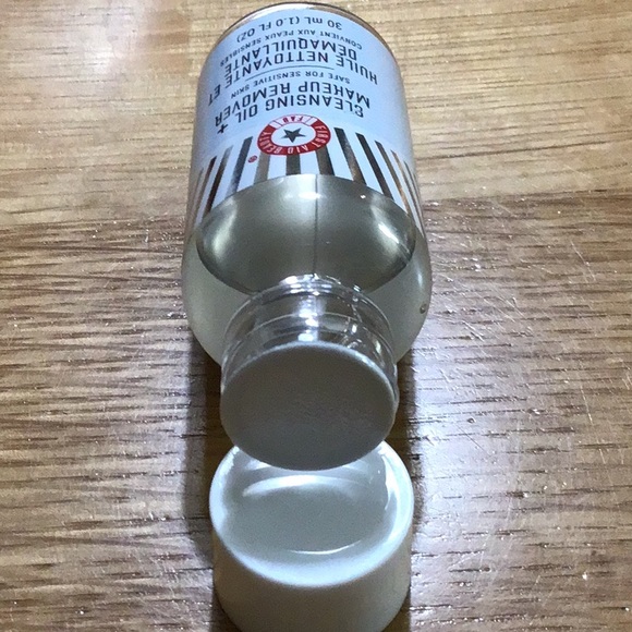 First Aid Beauty Cleansing Oil & Makeup Remover NEW Mini - Picture 3 of 4